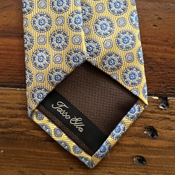 Tasso Elba NWT 100% silk yellow and blue classic medallion pattern tie - Picture 2 of 3